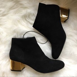 NWT Black and gold Arizona Booties Size 8.5